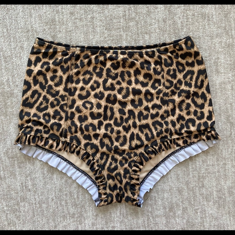 Large Kortni Jeane Oversized Cheetah All Ruffled Up